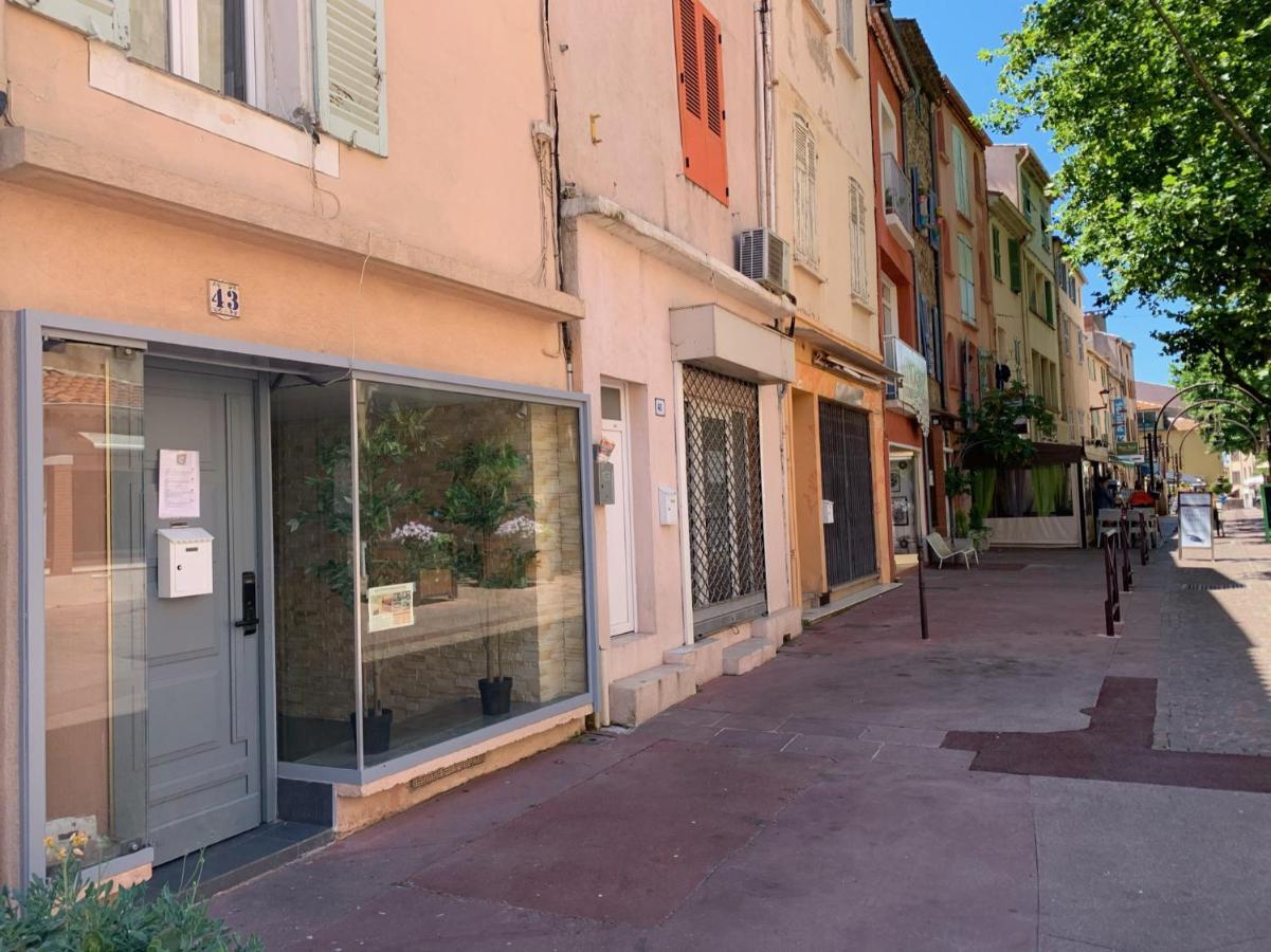 Splendide Studio Au Coeur Historique De Frejus Apartment Exterior photo